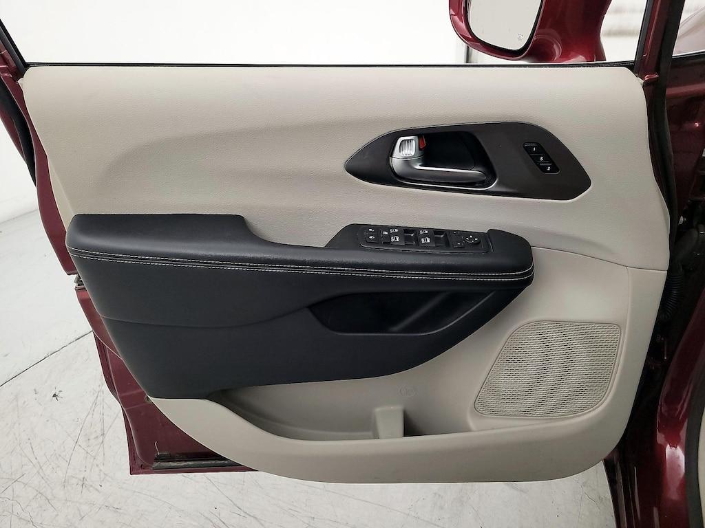 used 2020 Chrysler Pacifica car, priced at $28,998