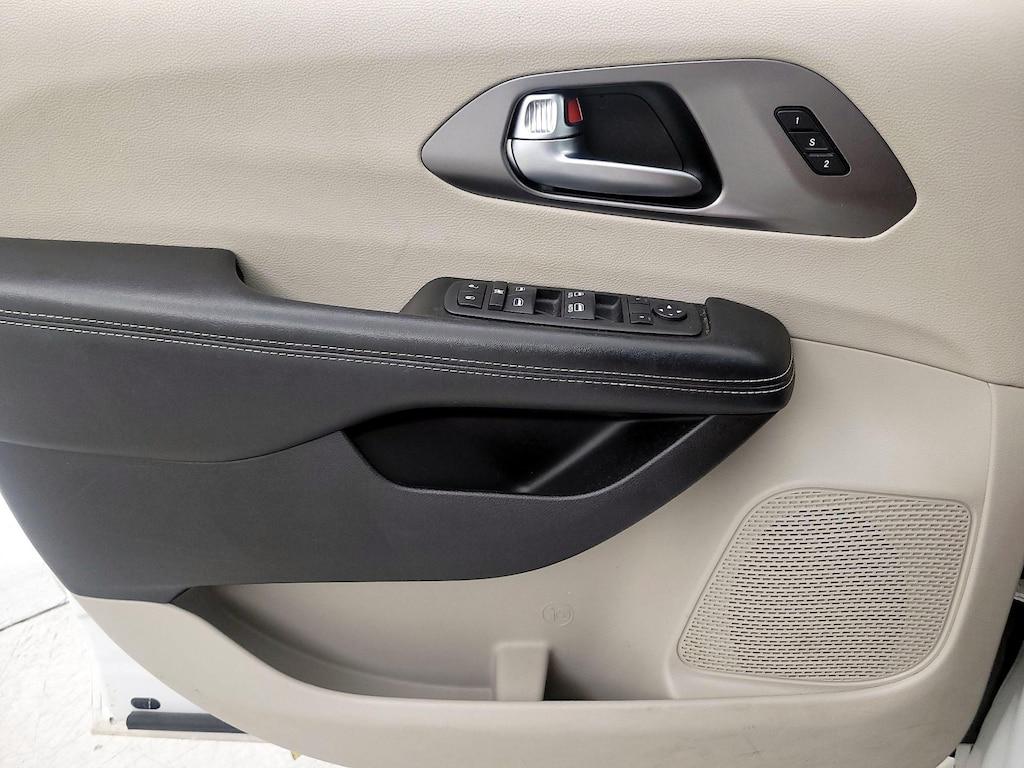 used 2021 Chrysler Pacifica car, priced at $26,998