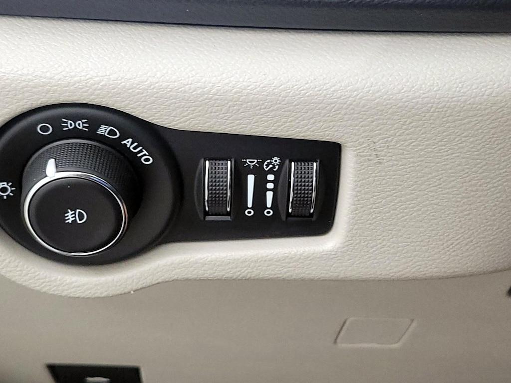 used 2021 Chrysler Pacifica car, priced at $26,998