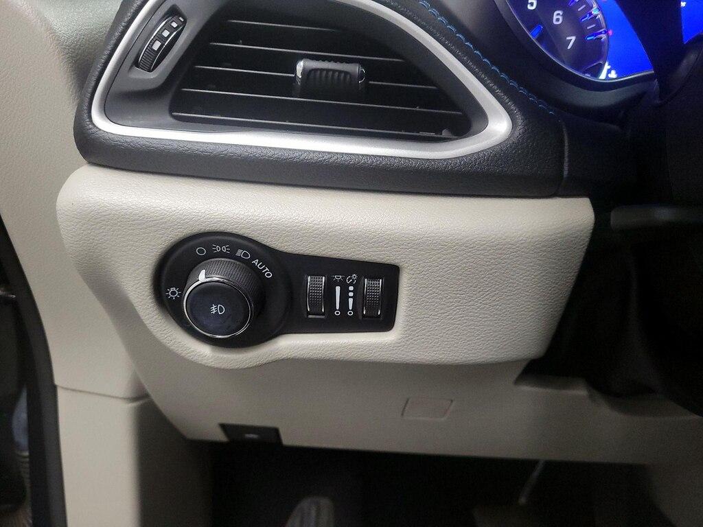 used 2021 Chrysler Pacifica car, priced at $27,998