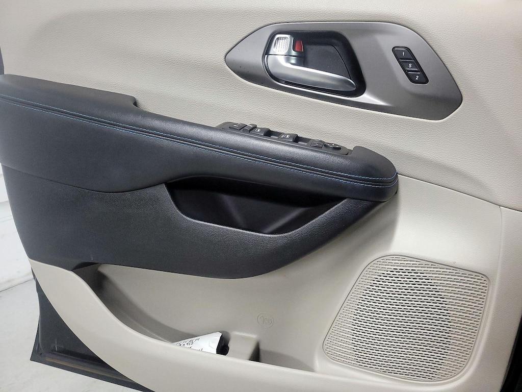 used 2021 Chrysler Pacifica car, priced at $27,998