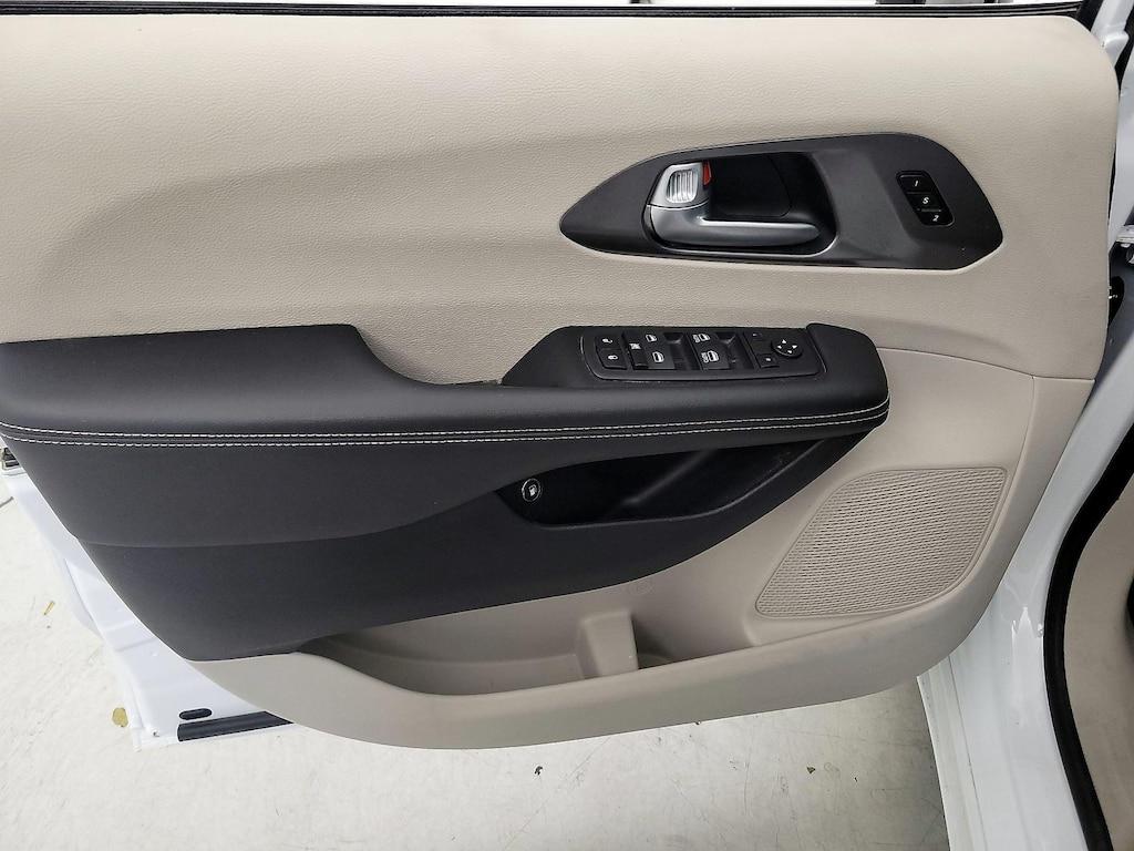 used 2024 Chrysler Pacifica Hybrid car, priced at $36,998