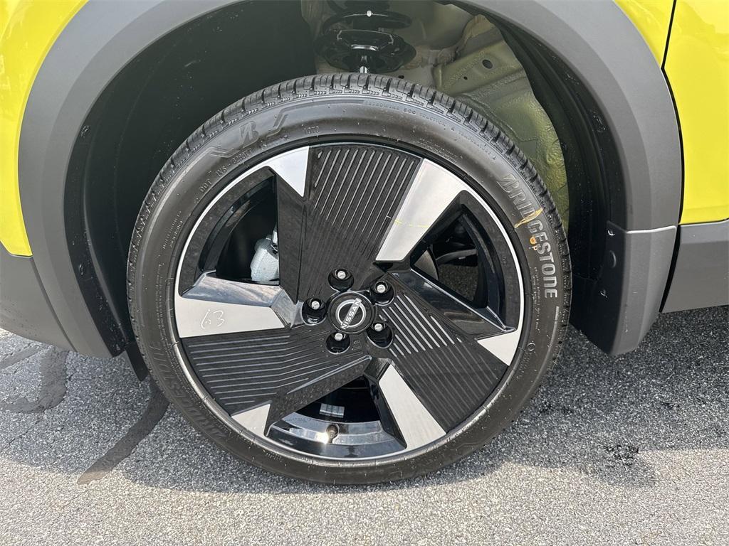 new 2025 Nissan Kicks car, priced at $27,453