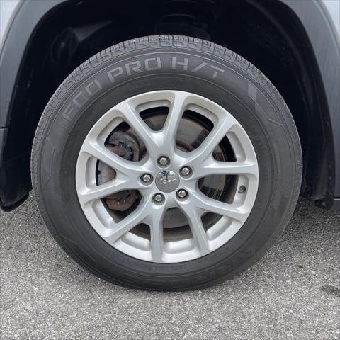 used 2016 Jeep Cherokee car, priced at $10,900