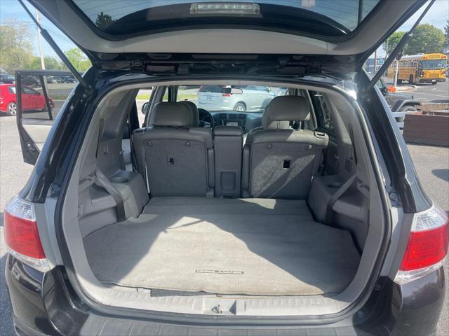 used 2013 Toyota Highlander car, priced at $11,799