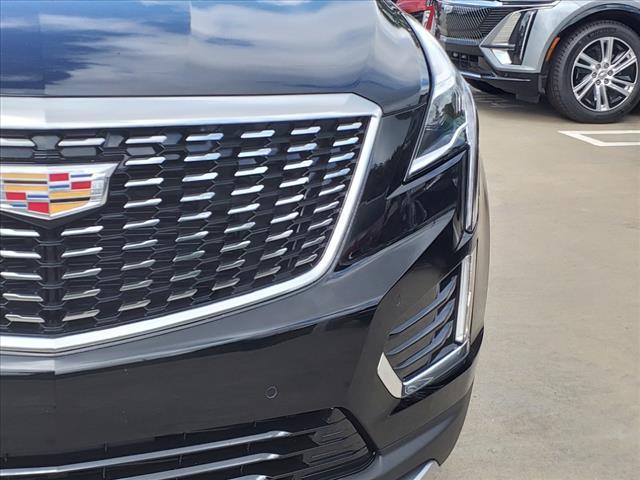 new 2025 Cadillac XT5 car, priced at $52,615