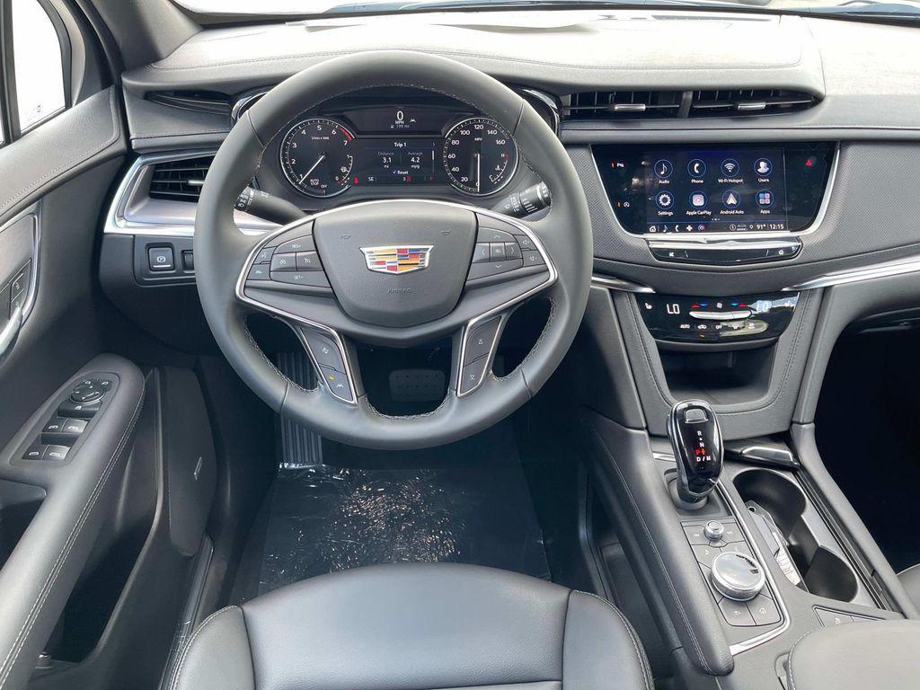 new 2025 Cadillac XT5 car, priced at $47,015