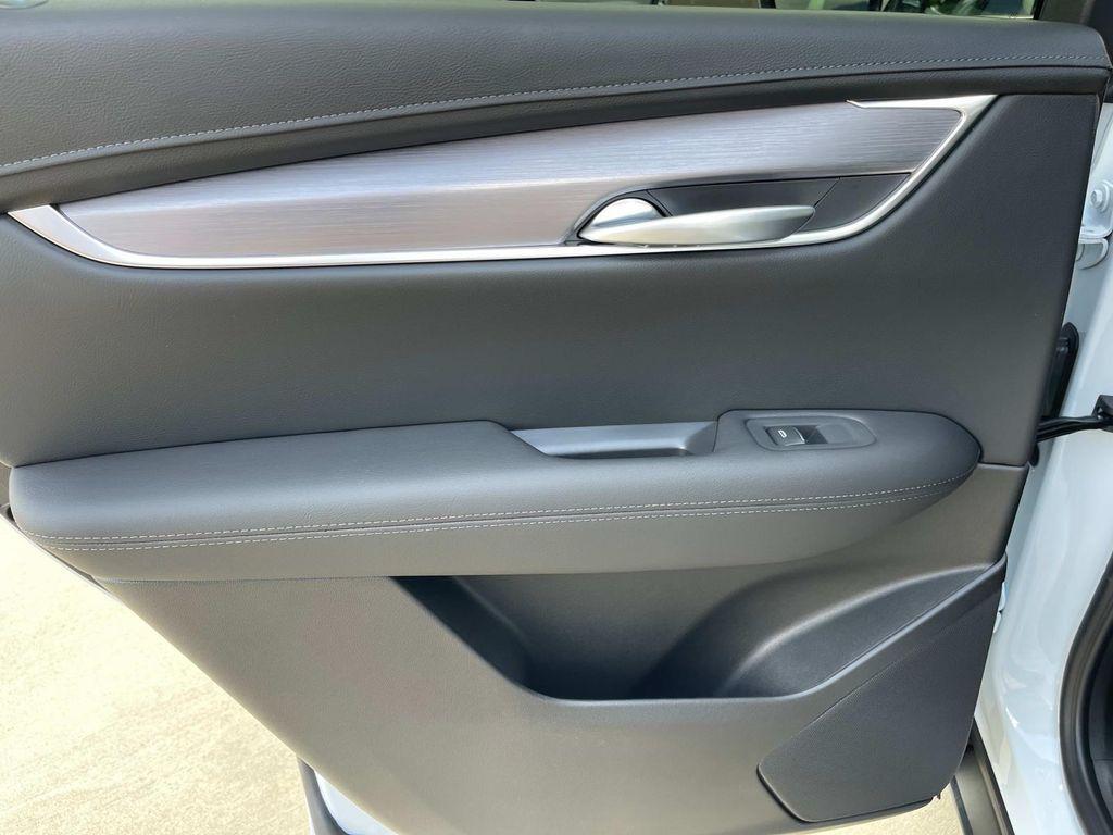new 2025 Cadillac XT5 car, priced at $47,015