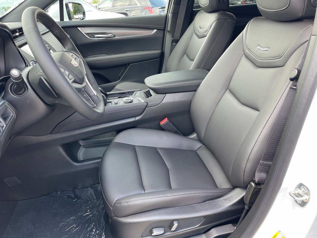 new 2025 Cadillac XT5 car, priced at $47,015