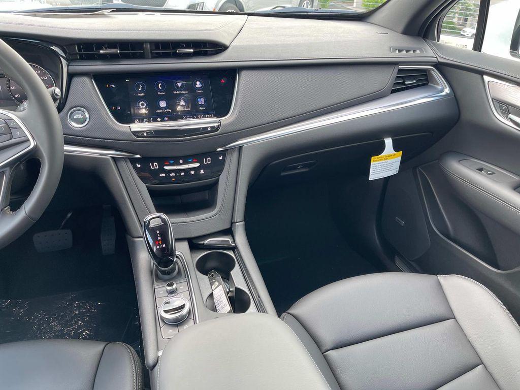 new 2025 Cadillac XT5 car, priced at $47,015