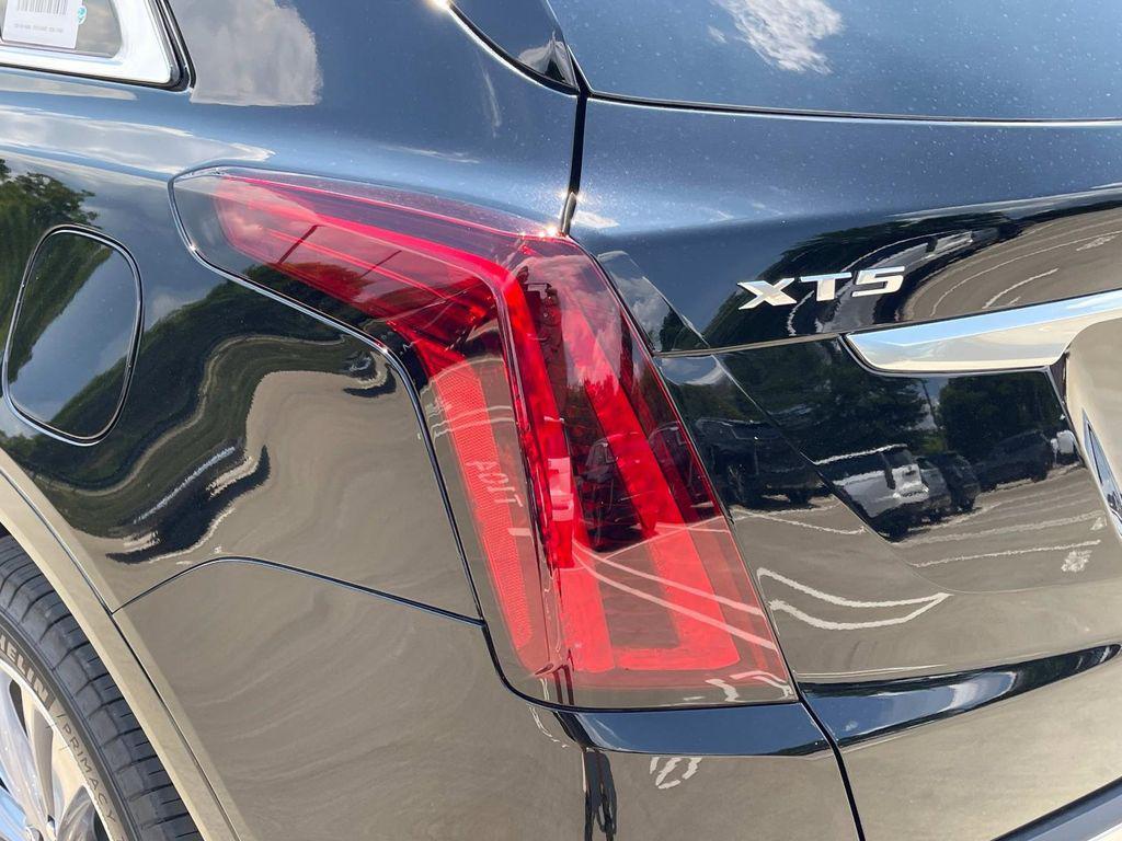 new 2025 Cadillac XT5 car, priced at $56,190