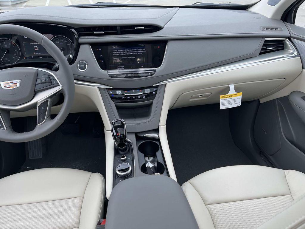 new 2025 Cadillac XT5 car, priced at $57,790
