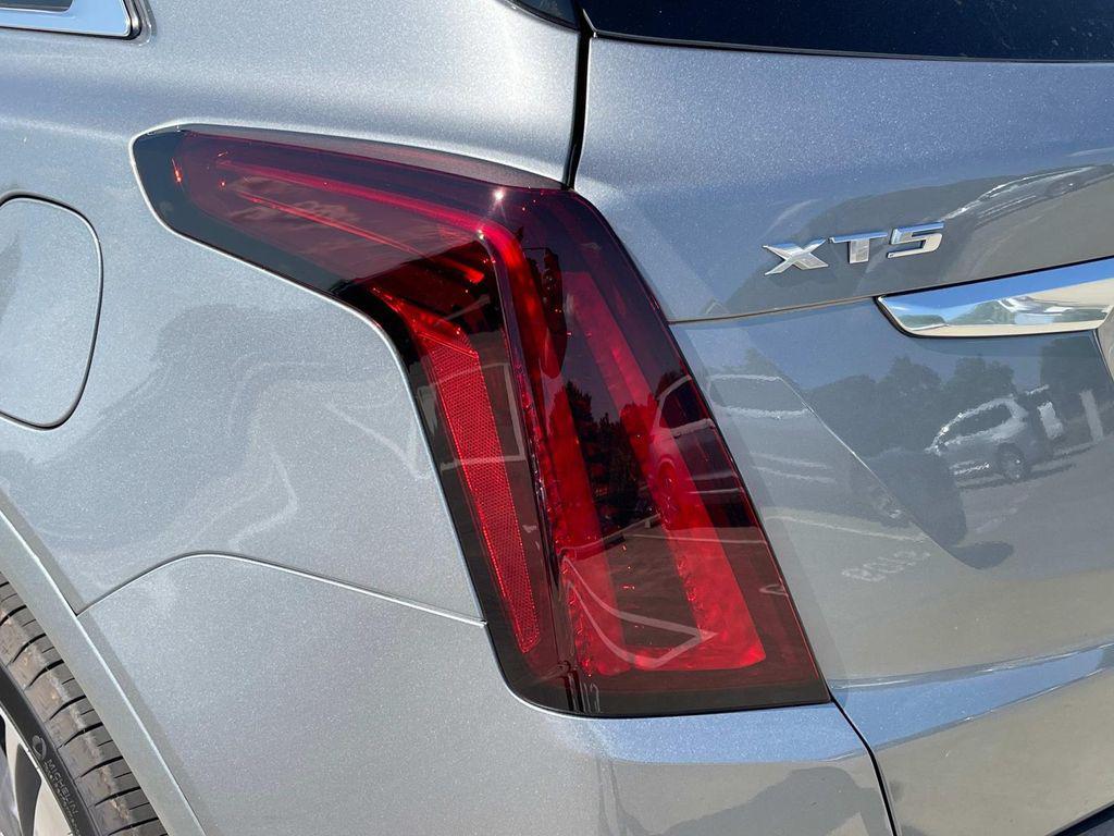 new 2025 Cadillac XT5 car, priced at $55,565