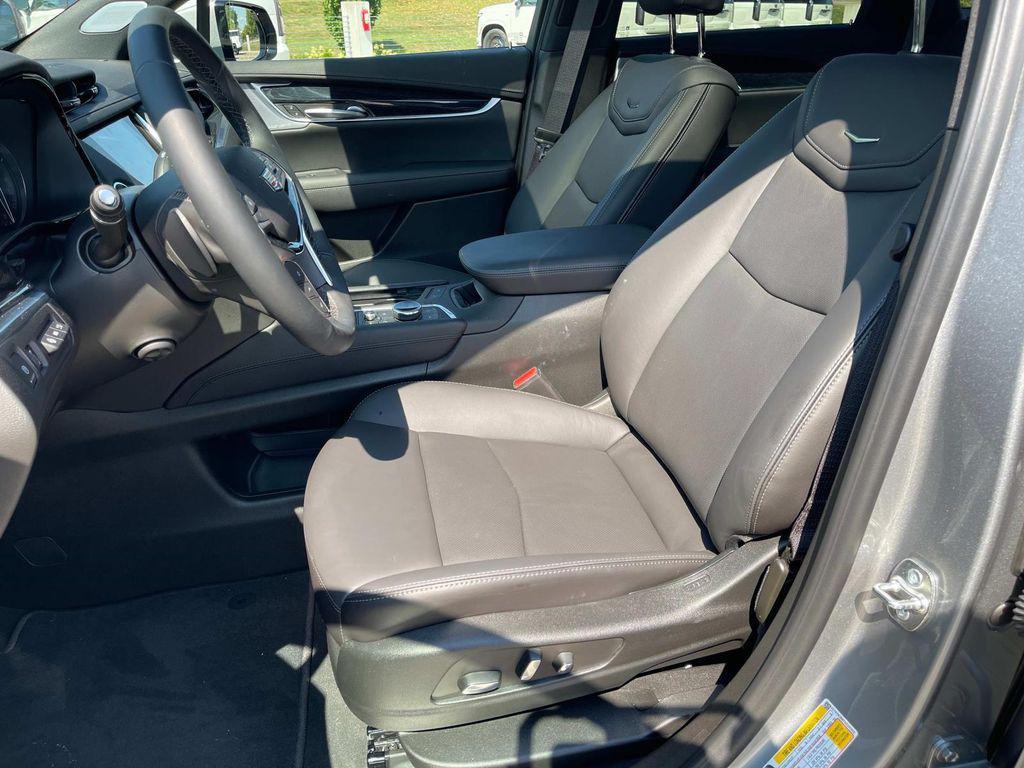new 2025 Cadillac XT5 car, priced at $55,565