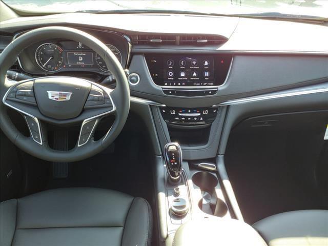 new 2025 Cadillac XT5 car, priced at $45,690