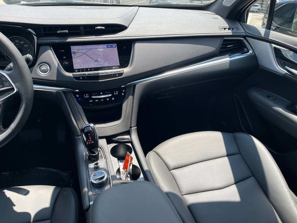 new 2025 Cadillac XT5 car, priced at $56,190