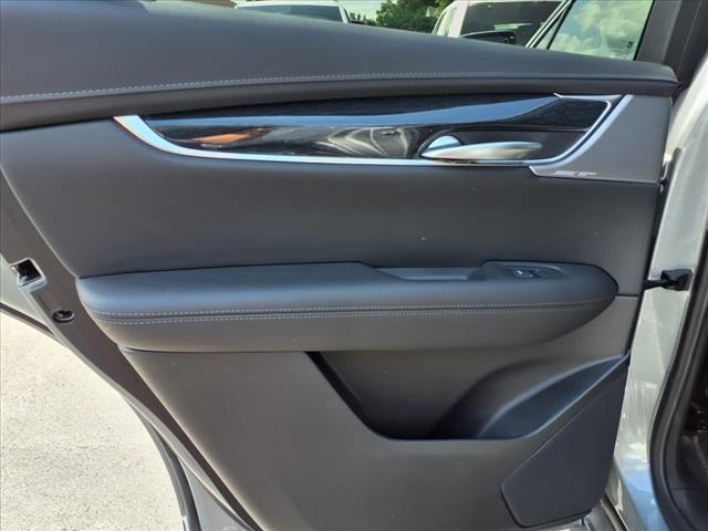 used 2023 Cadillac XT5 car, priced at $41,990