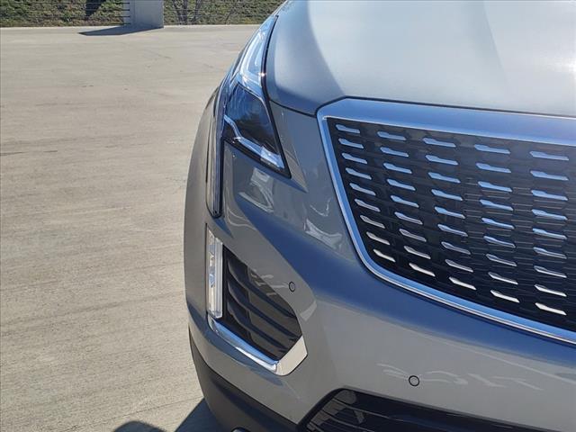 new 2025 Cadillac XT5 car, priced at $52,990