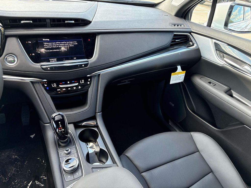 new 2025 Cadillac XT5 car, priced at $54,515