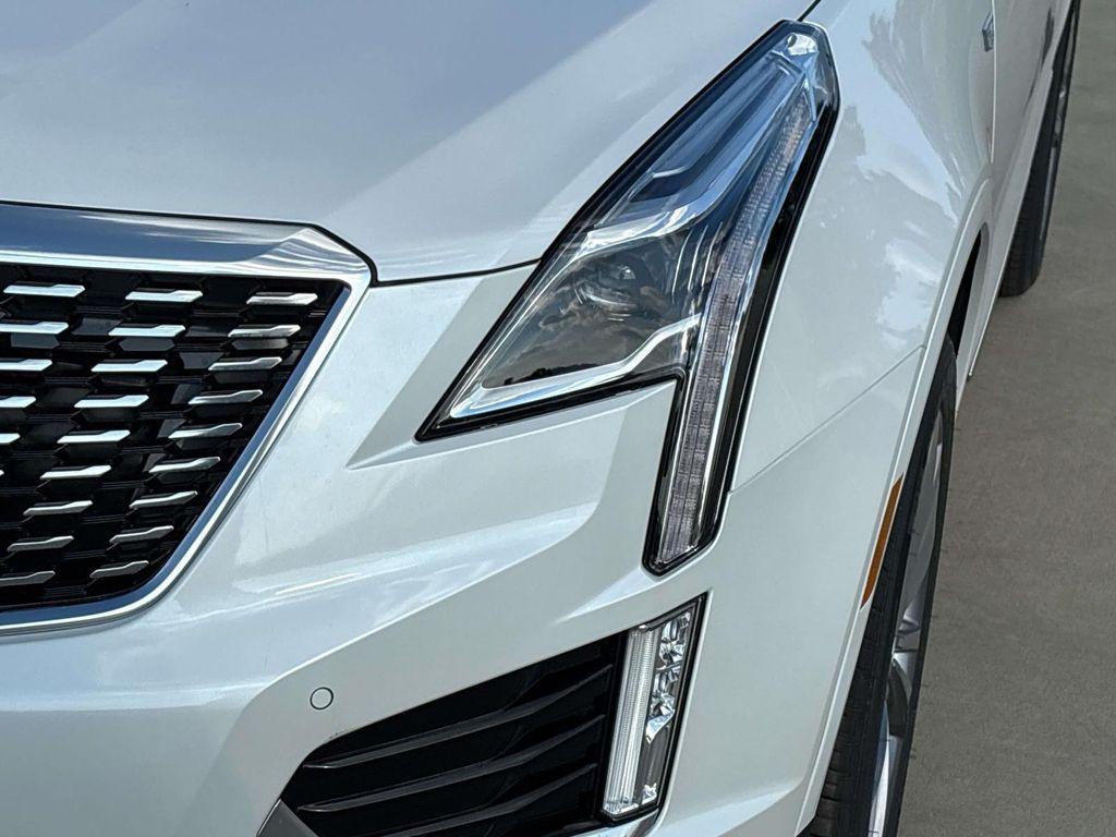 new 2025 Cadillac XT5 car, priced at $54,515