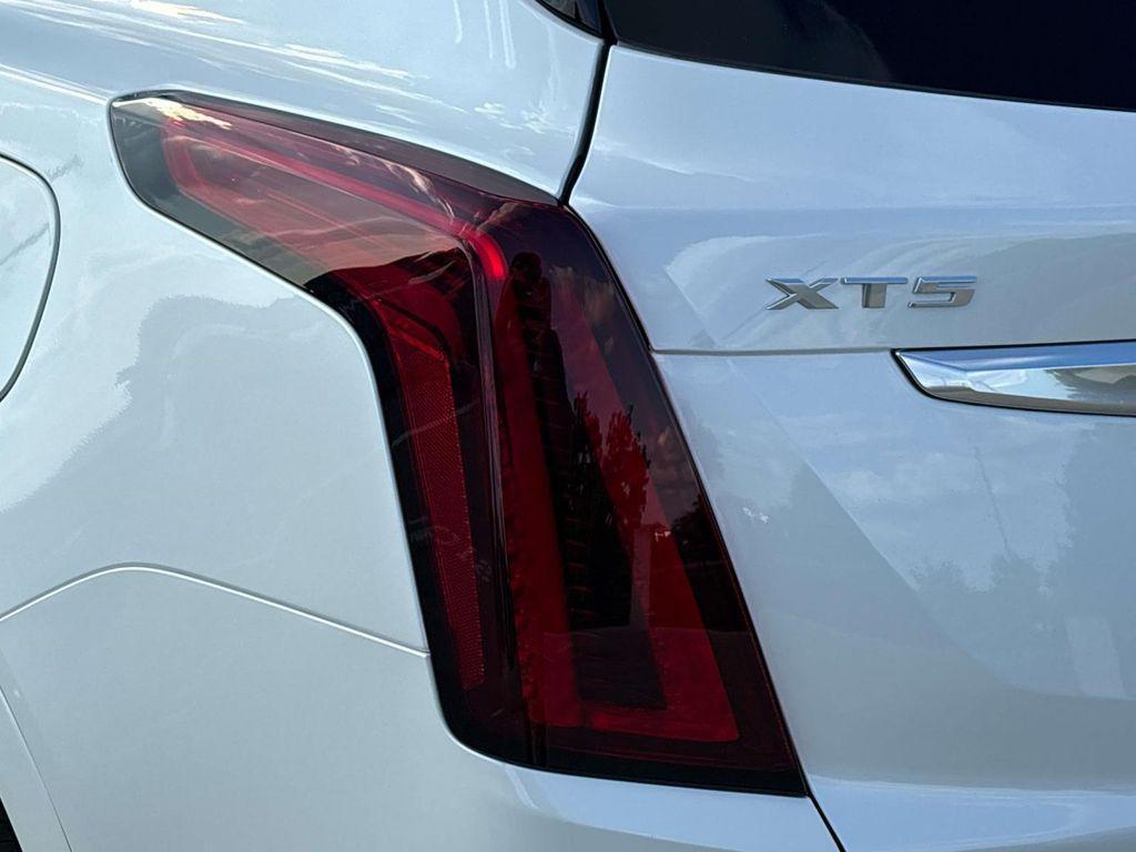 new 2025 Cadillac XT5 car, priced at $54,515