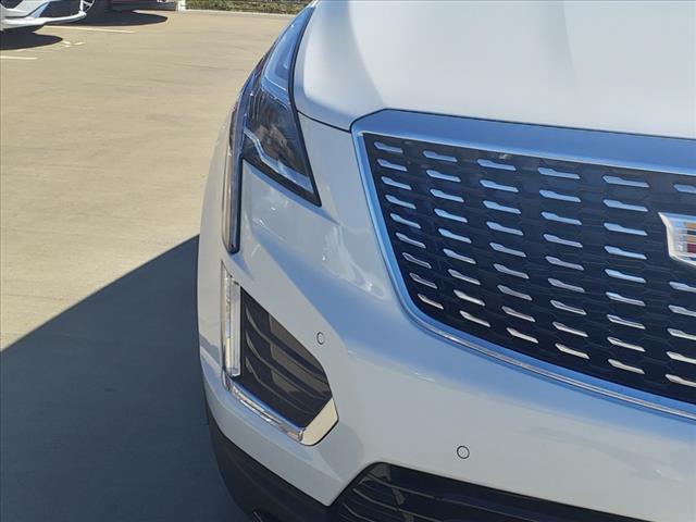 new 2025 Cadillac XT5 car, priced at $46,915