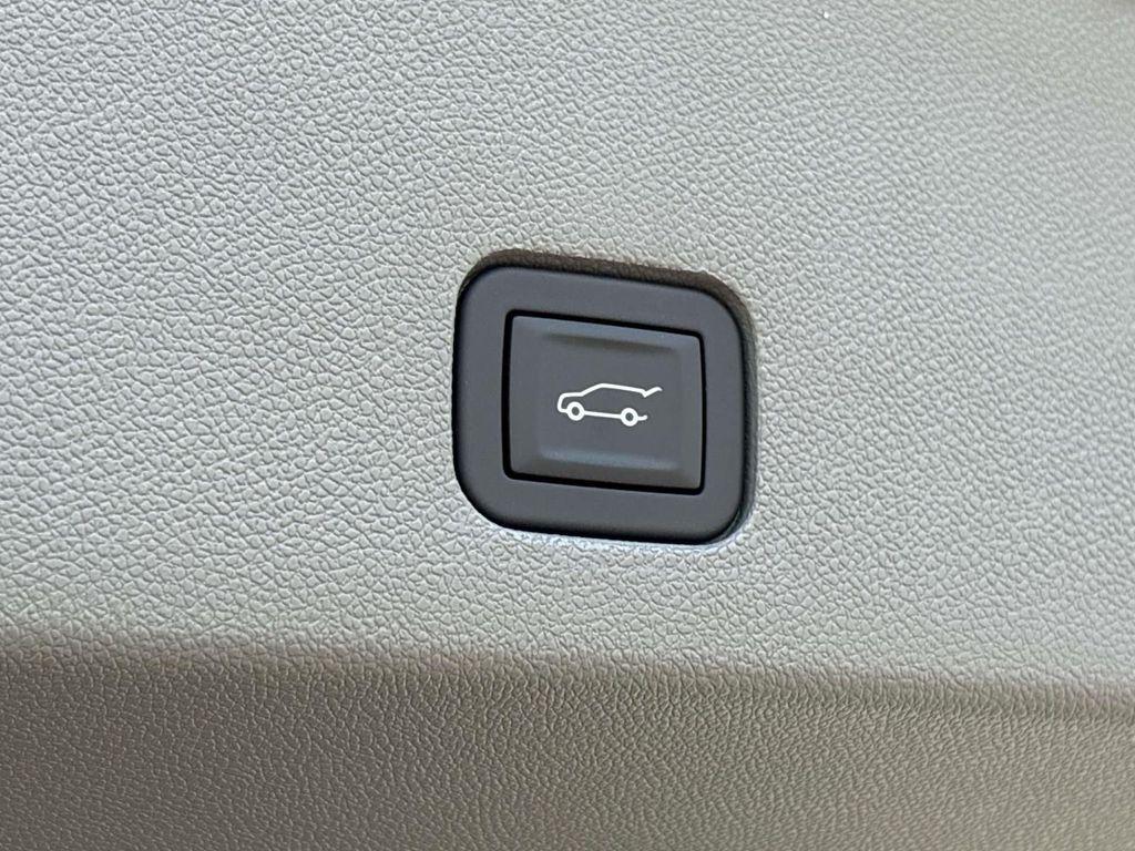 new 2025 Cadillac XT6 car, priced at $62,565