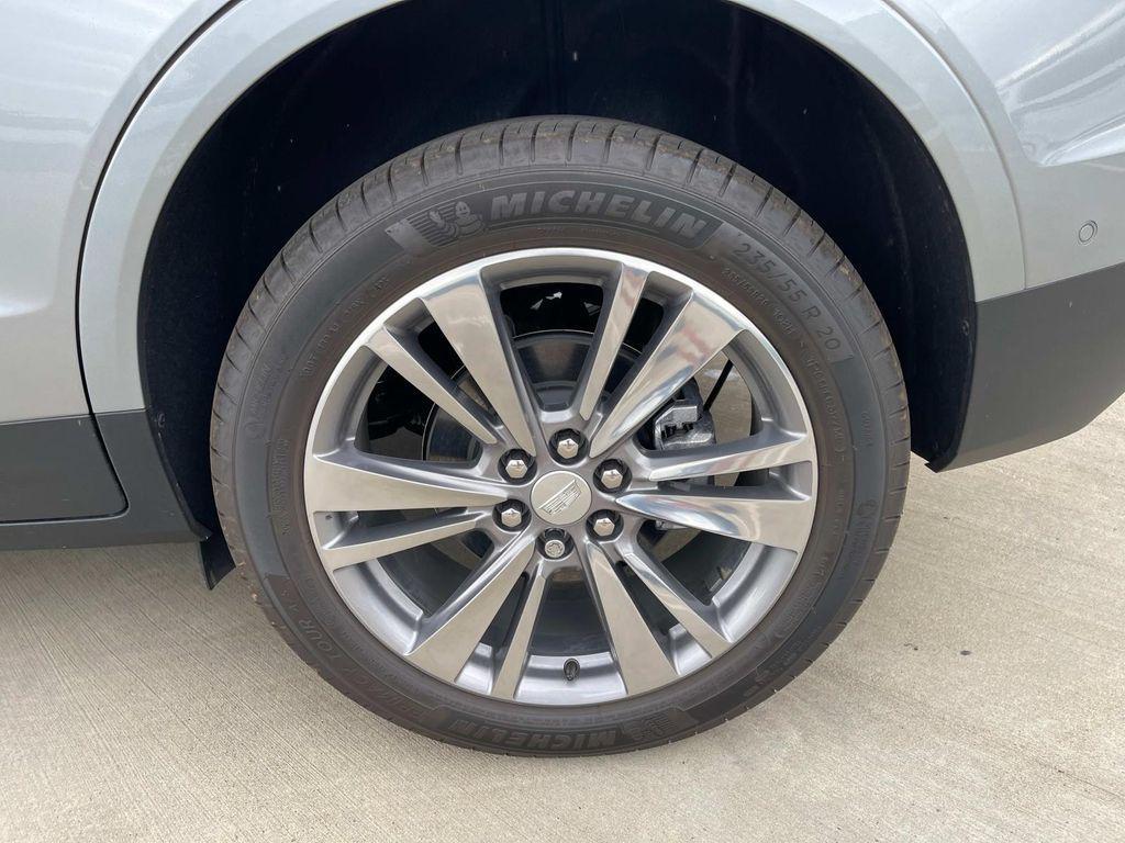 new 2025 Cadillac XT5 car, priced at $57,865