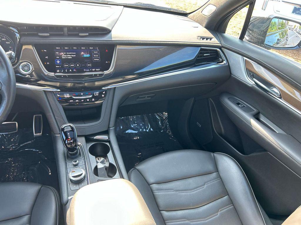 used 2024 Cadillac XT6 car, priced at $52,900