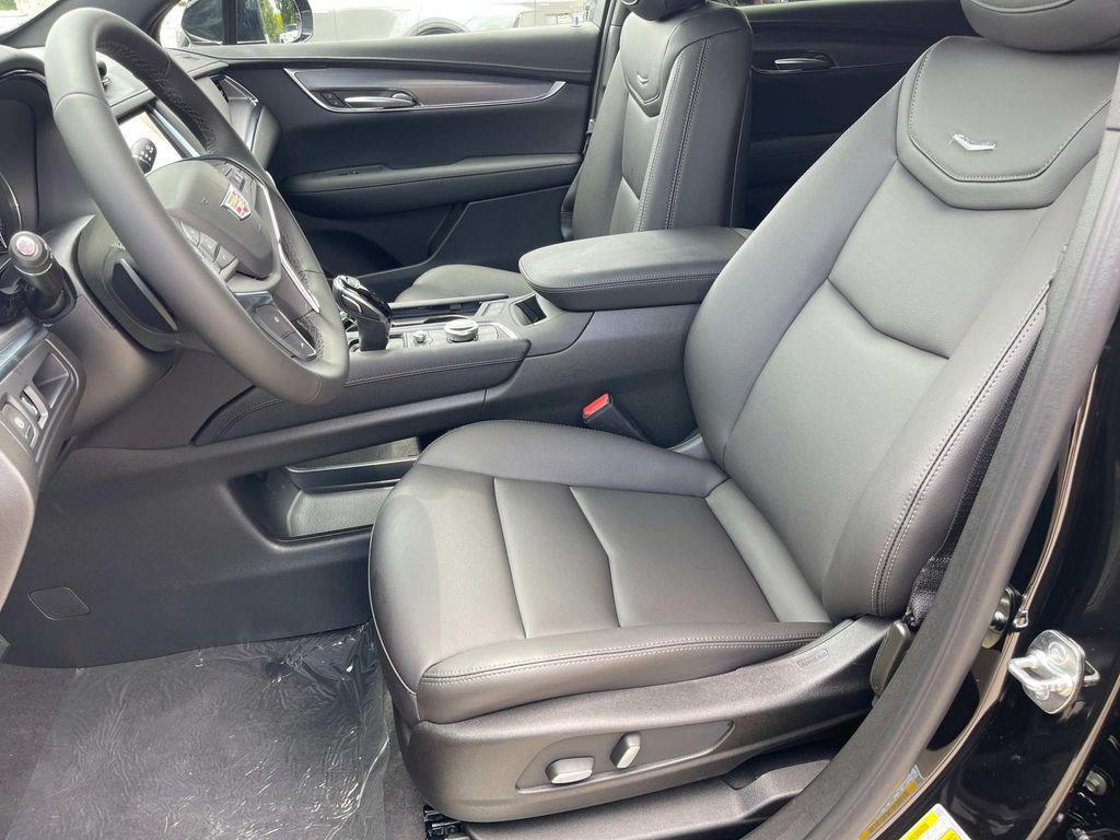 new 2025 Cadillac XT5 car, priced at $46,415