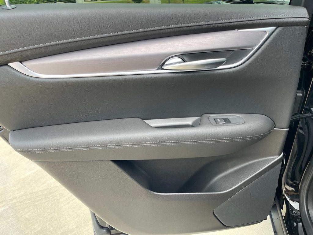 new 2025 Cadillac XT5 car, priced at $46,415