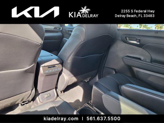 used 2021 Toyota Highlander car, priced at $29,995