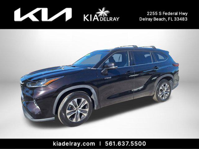 used 2021 Toyota Highlander Hybrid car, priced at $29,995