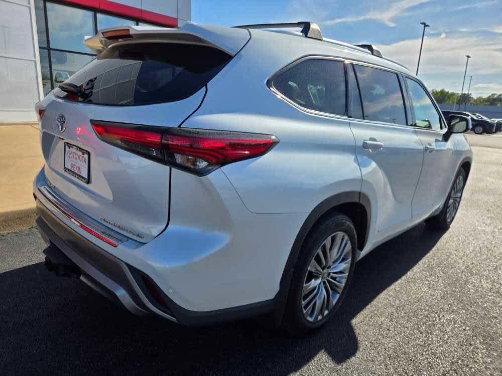 used 2022 Toyota Highlander car, priced at $35,000