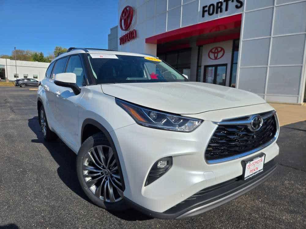 used 2022 Toyota Highlander car, priced at $35,000