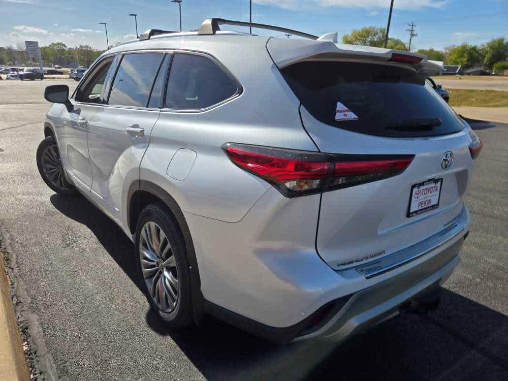 used 2022 Toyota Highlander car, priced at $35,000