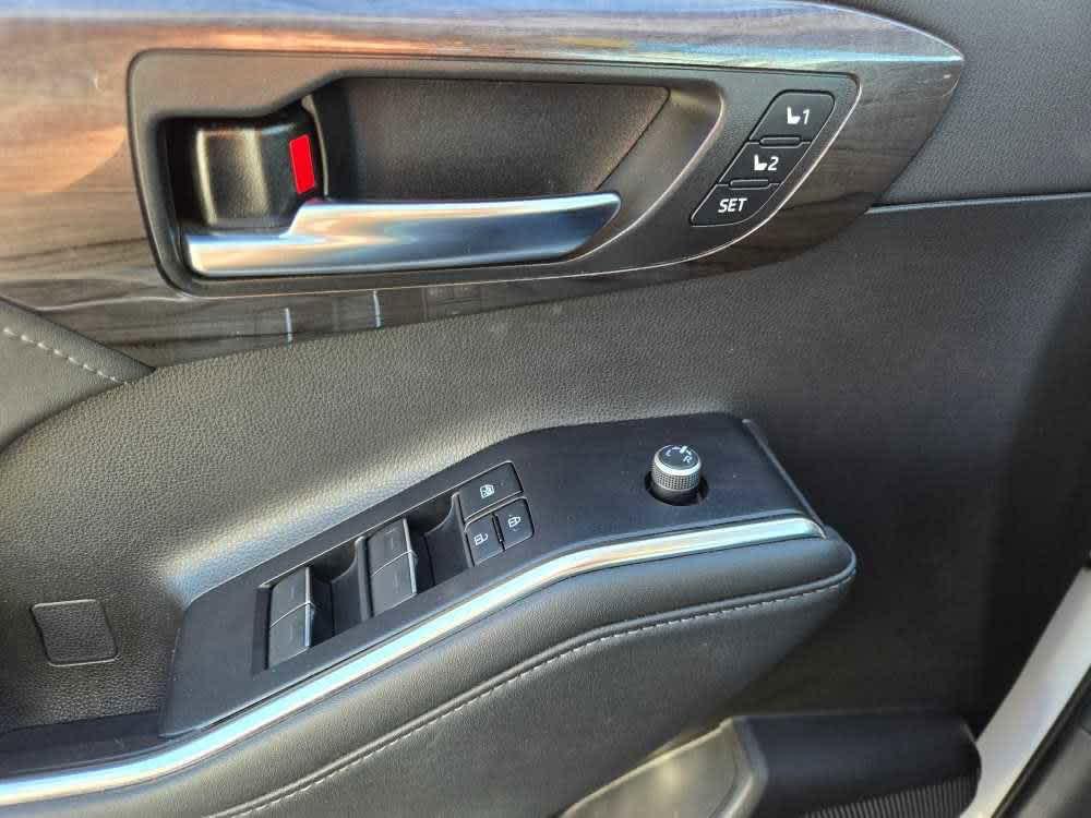 used 2022 Toyota Highlander car, priced at $35,000