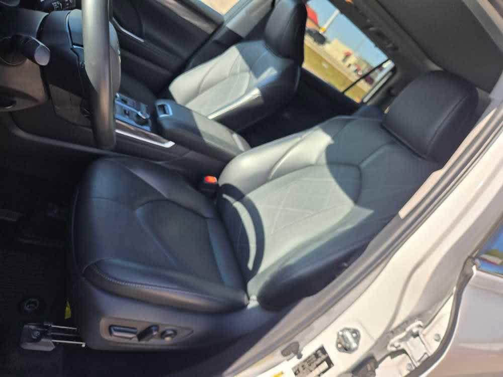 used 2022 Toyota Highlander car, priced at $35,000