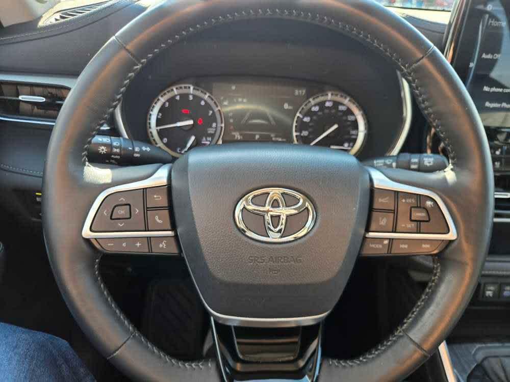 used 2022 Toyota Highlander car, priced at $35,000