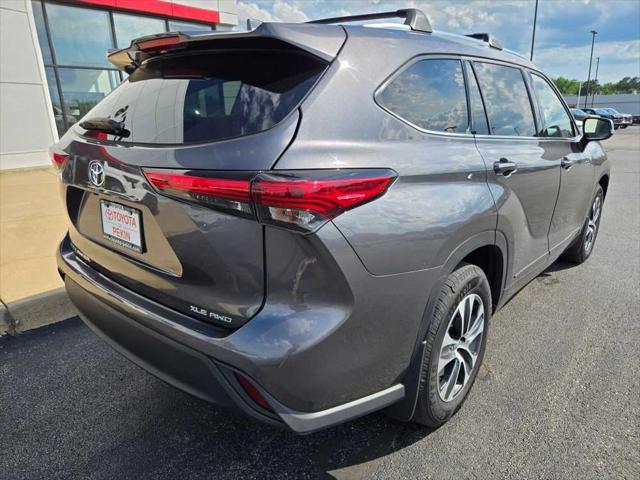 used 2021 Toyota Highlander car, priced at $31,500