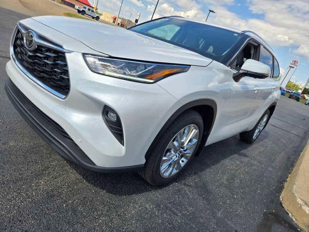 new 2025 Toyota Highlander car, priced at $53,308