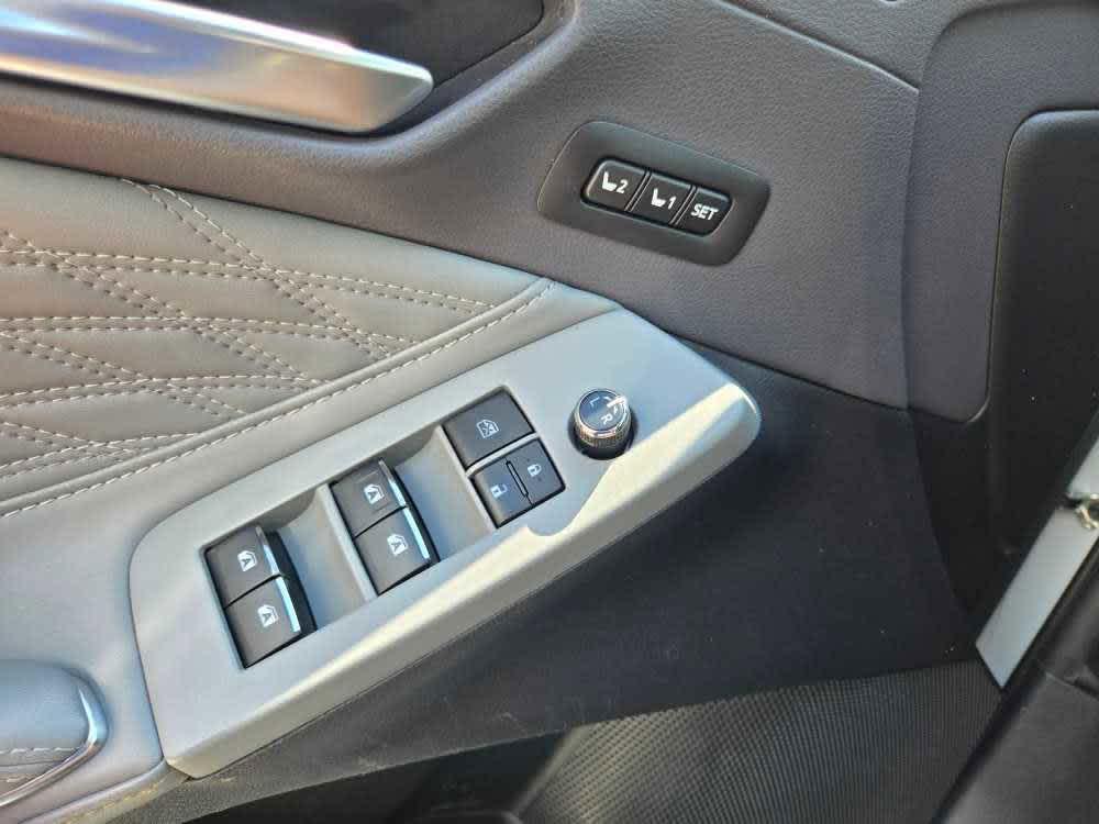 used 2019 Toyota Avalon Hybrid car, priced at $27,500