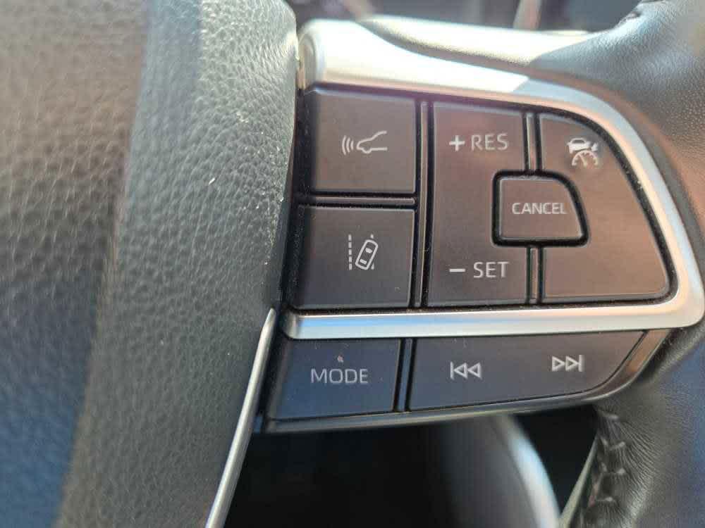 used 2023 Toyota Highlander car, priced at $31,500