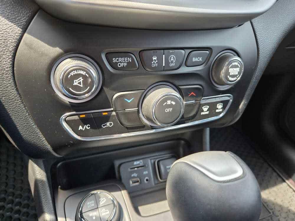 used 2016 Jeep Cherokee car, priced at $13,500