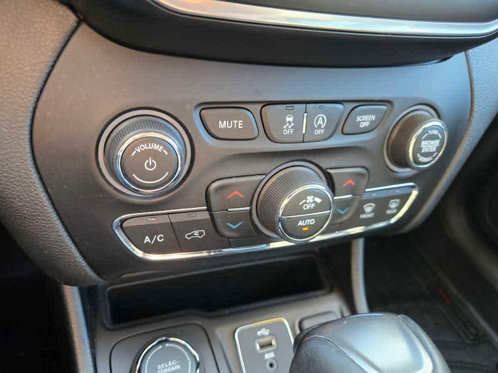 used 2019 Jeep Cherokee car, priced at $17,500
