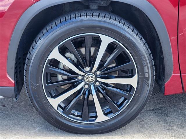 used 2022 Toyota Highlander car, priced at $34,660