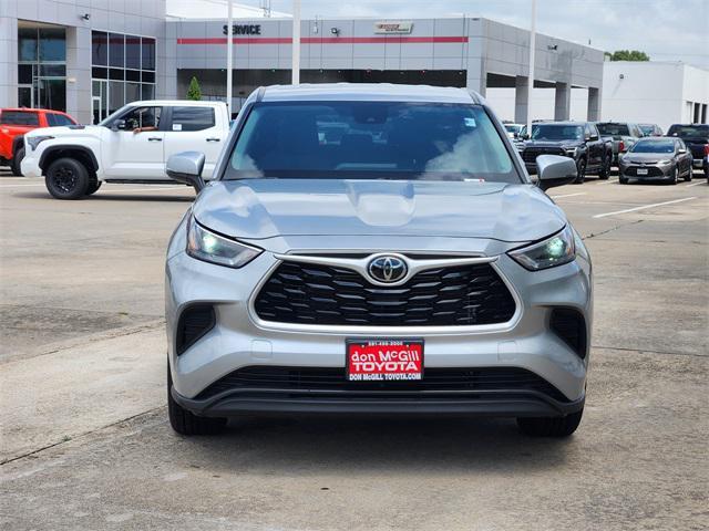used 2023 Toyota Highlander car, priced at $32,989