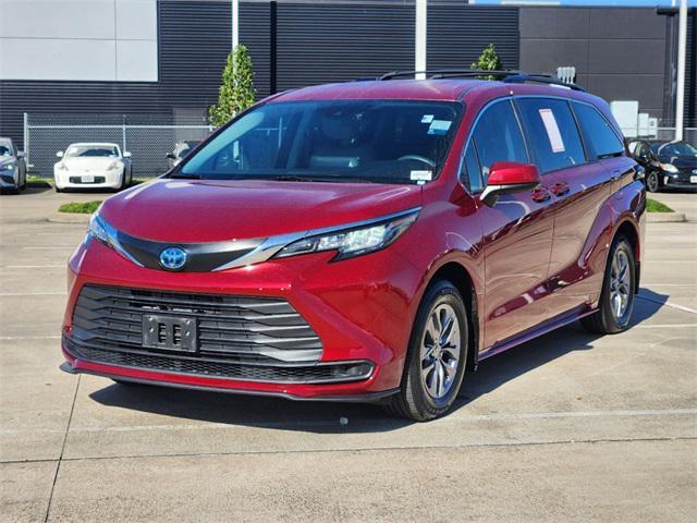 used 2023 Toyota Sienna car, priced at $40,869