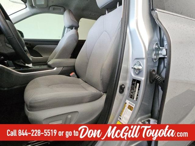 used 2023 Toyota Highlander car, priced at $32,652