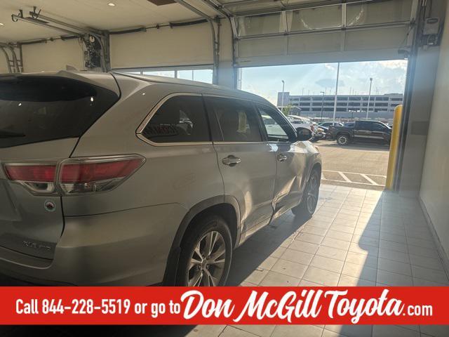 used 2014 Toyota Highlander car, priced at $17,784